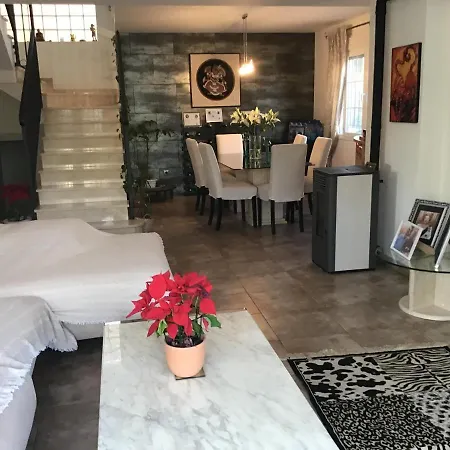 Bed & Breakfast Double With Shared Bathroom And Shared Communal Areas R4 *
