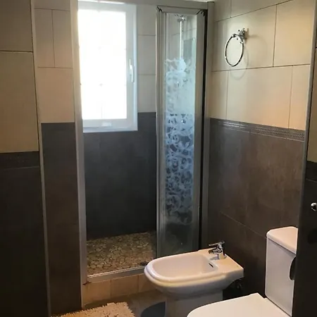 Double With Shared Bathroom And Shared Communal Areas R4 Bed & Breakfast *